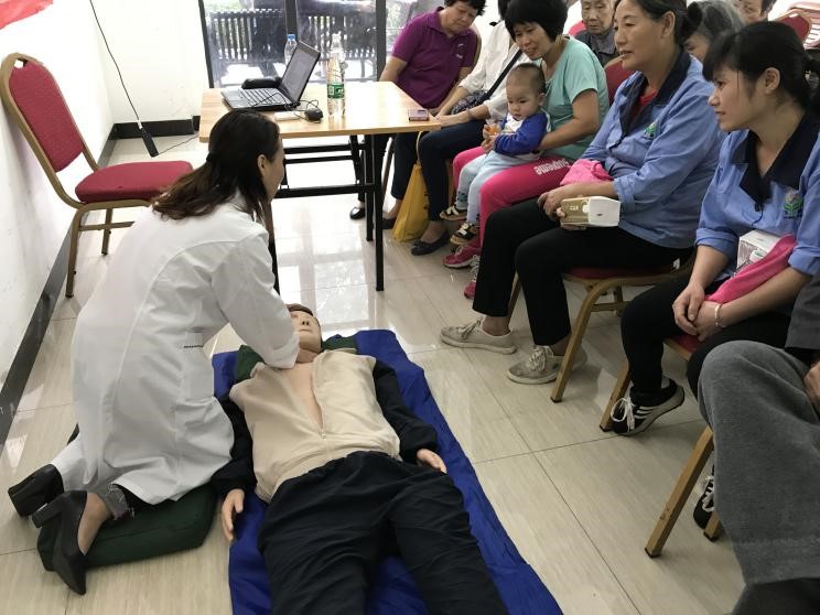 健康教育進社區(qū)，組織群眾學急救
